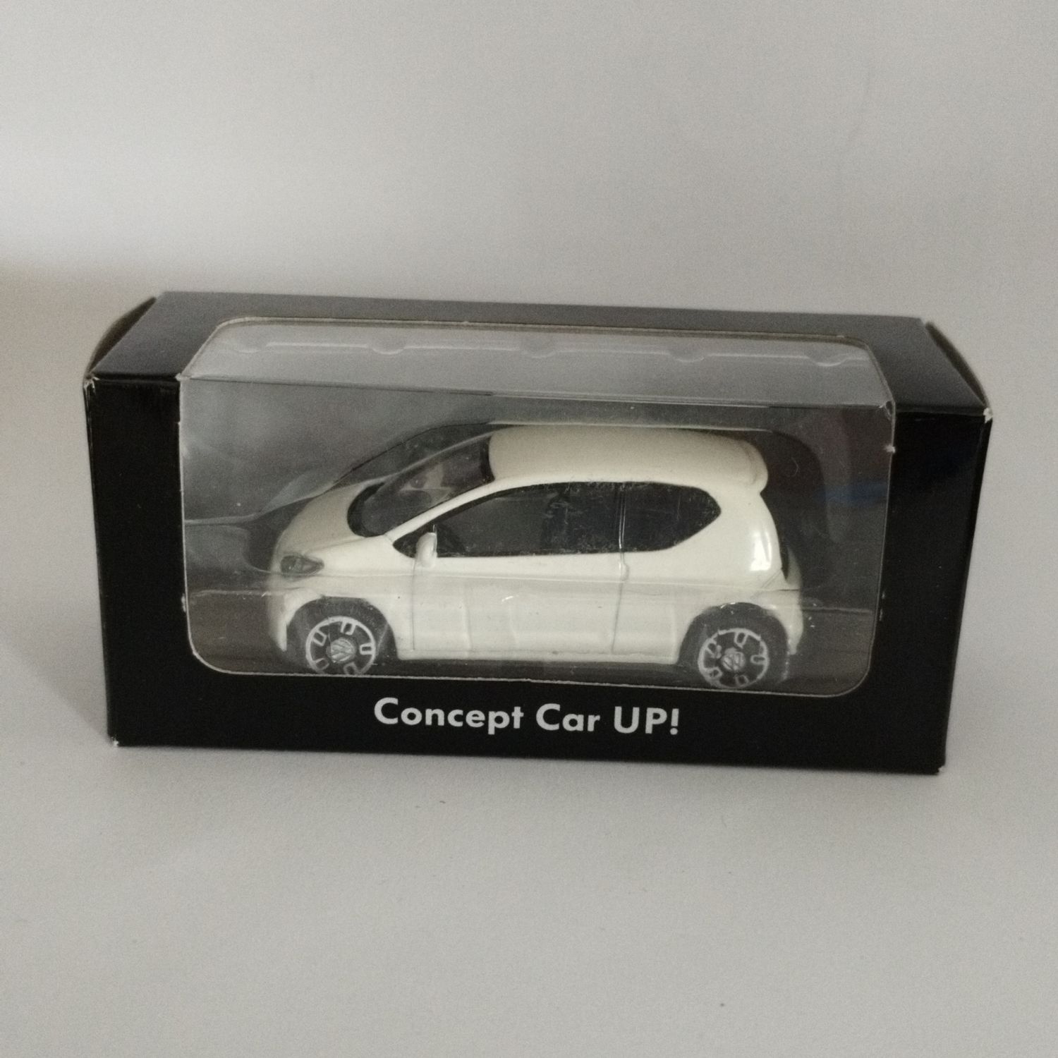 Volkswagen UP concept blanche