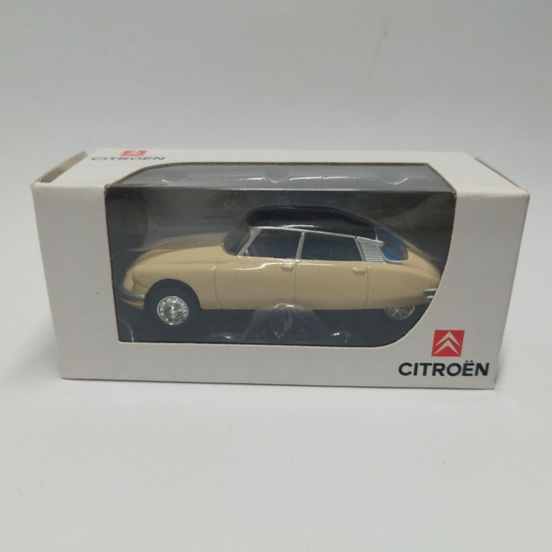 Citroen DS19 Beige