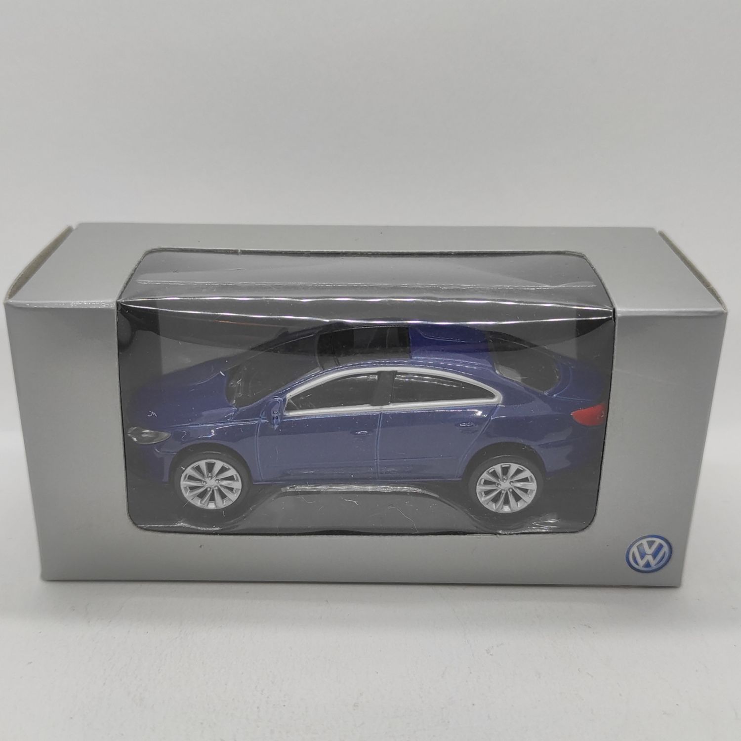 Volkswagen Passat Coupé bleu