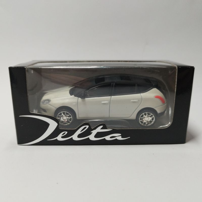 Lancia Delta blanche