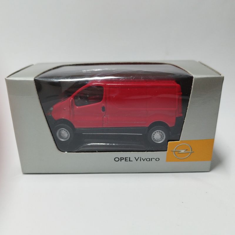 Opel Vivaro rouge