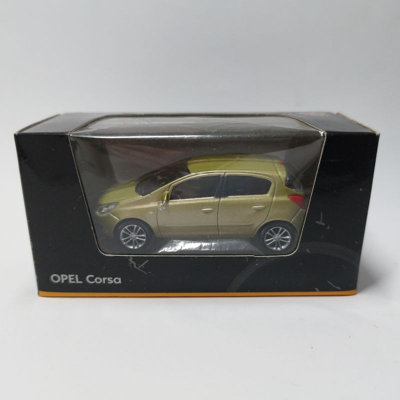 Opel Corsa 5 portes verte