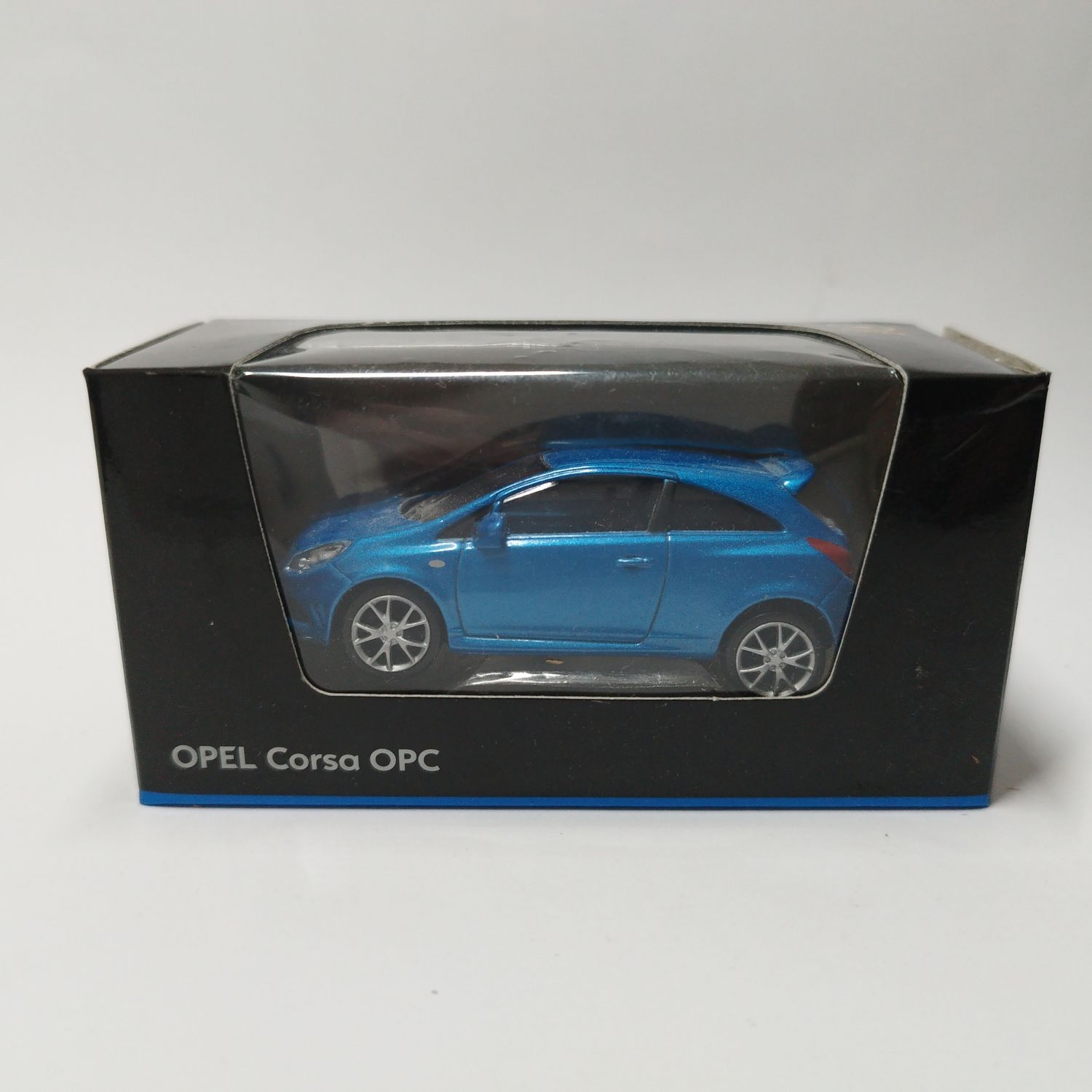 Opel Corsa OPC bleue