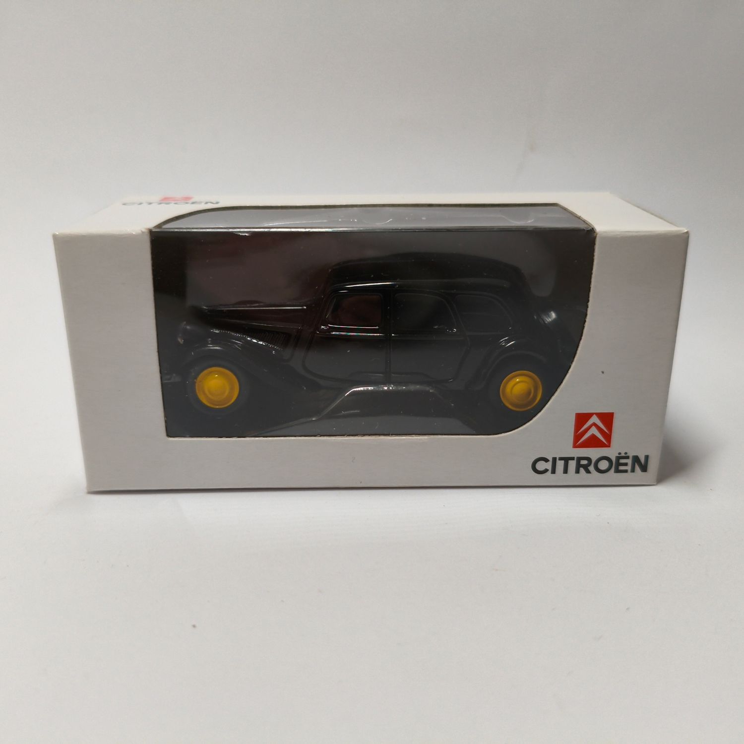 Citroen Traction Noir jantes jaunes
