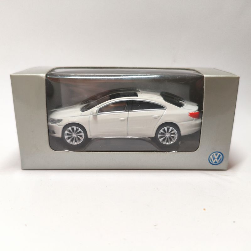 Volkswagen Passat Coupé blanche