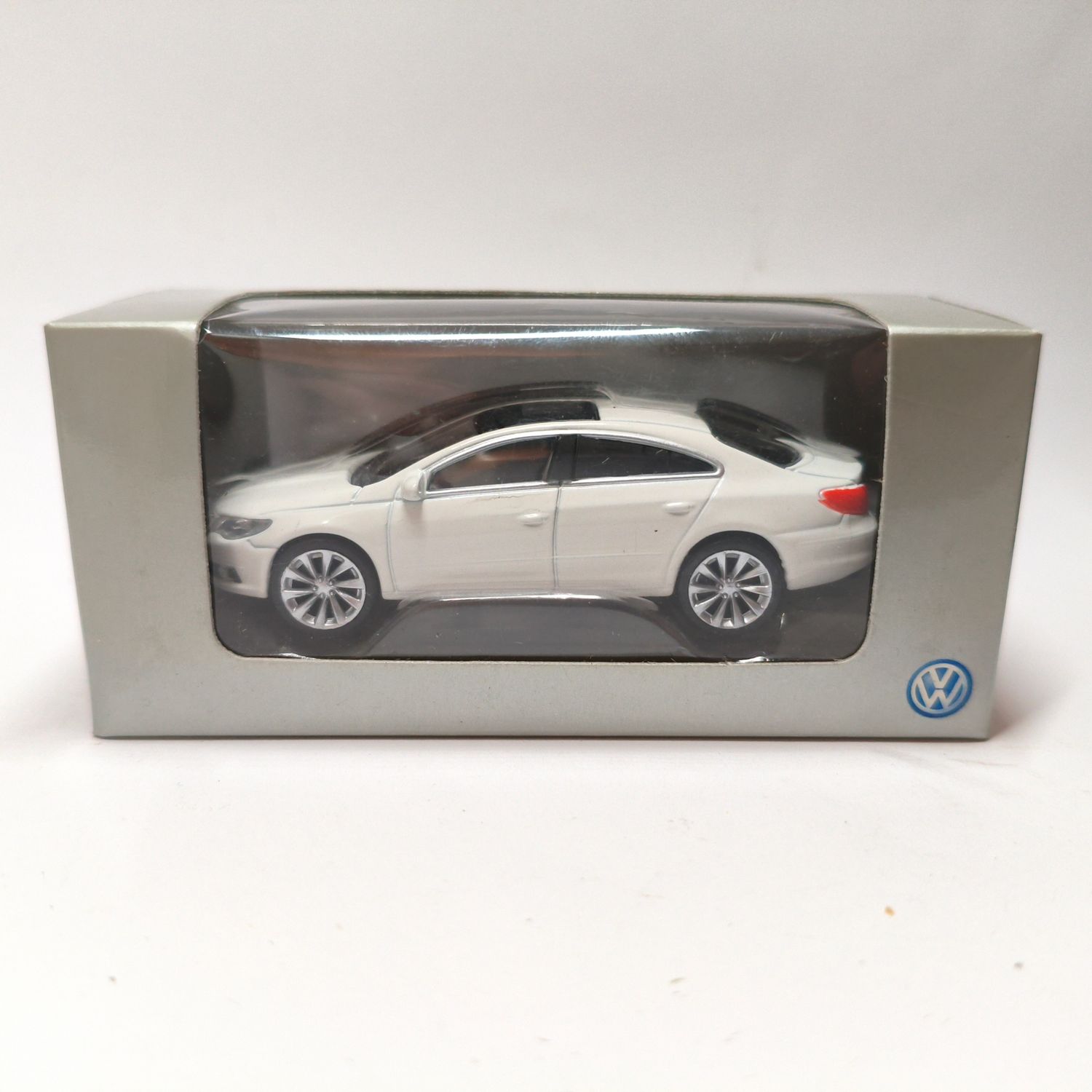 Volkswagen Passat Coupé blanche