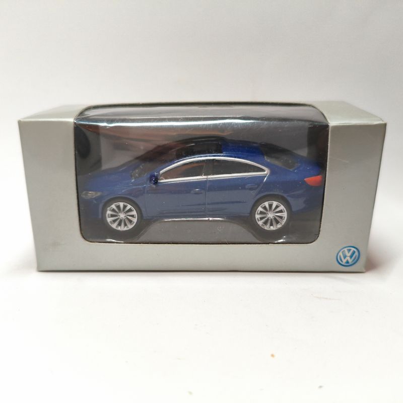 Volkswagen Passat Coupé bleu