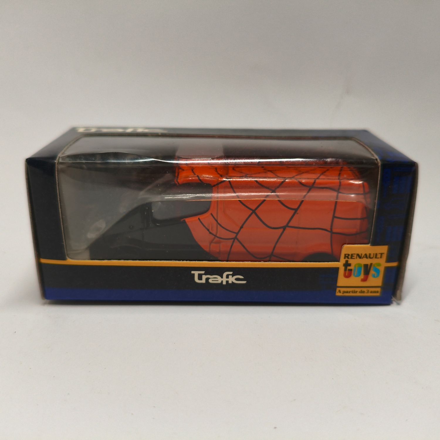 Renault Trafic noir et orange