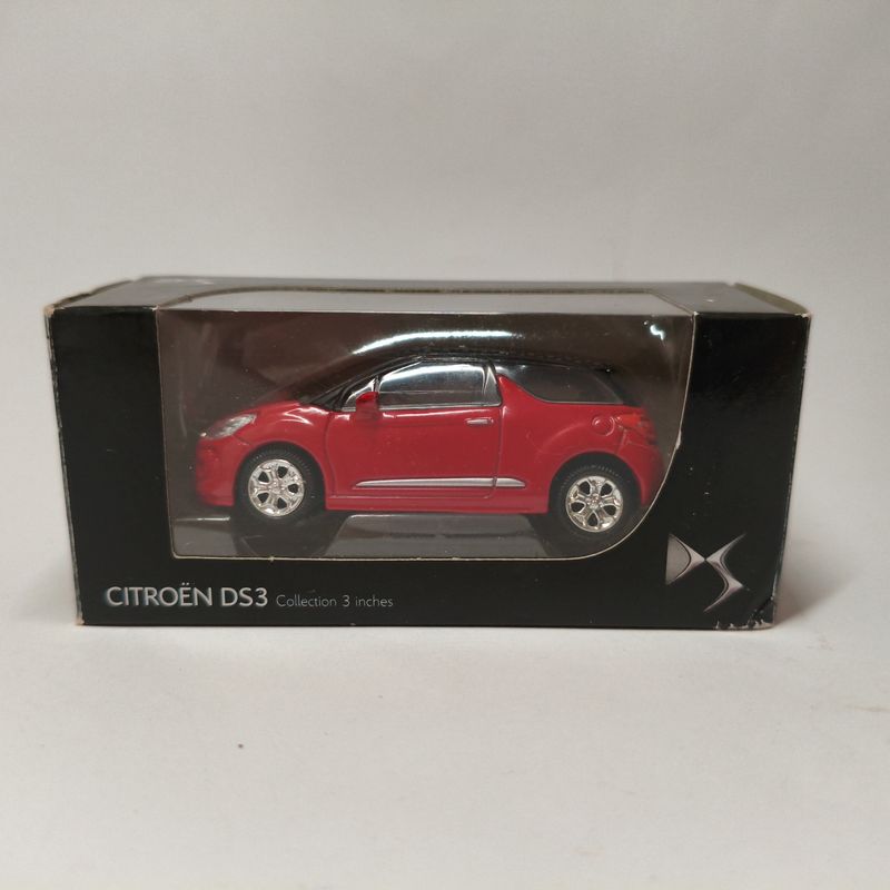 DS DS3 2010 Rouge toit noir point blanc (Boite noir)
