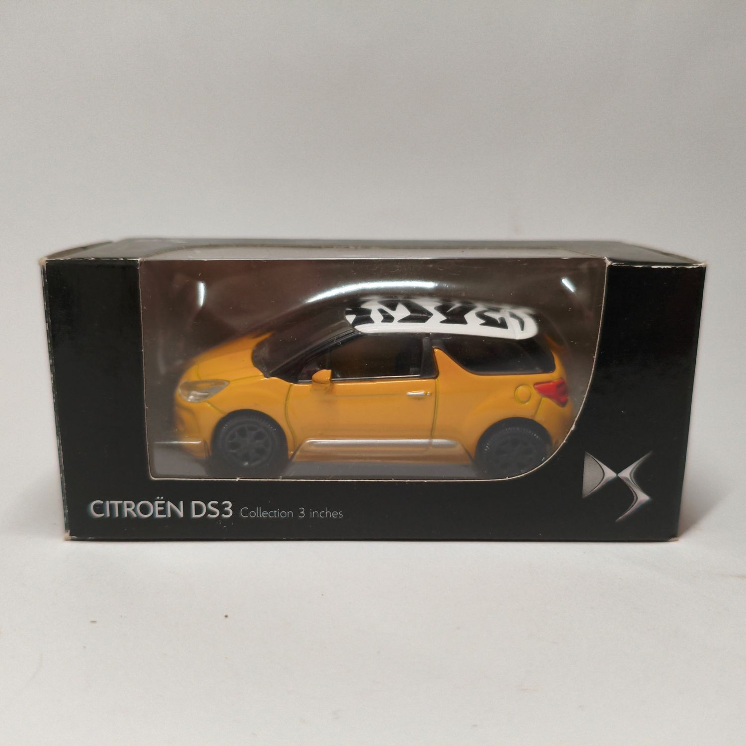 DS DS3 2010 Jaune toit blanc ligne noir (Boite noir)