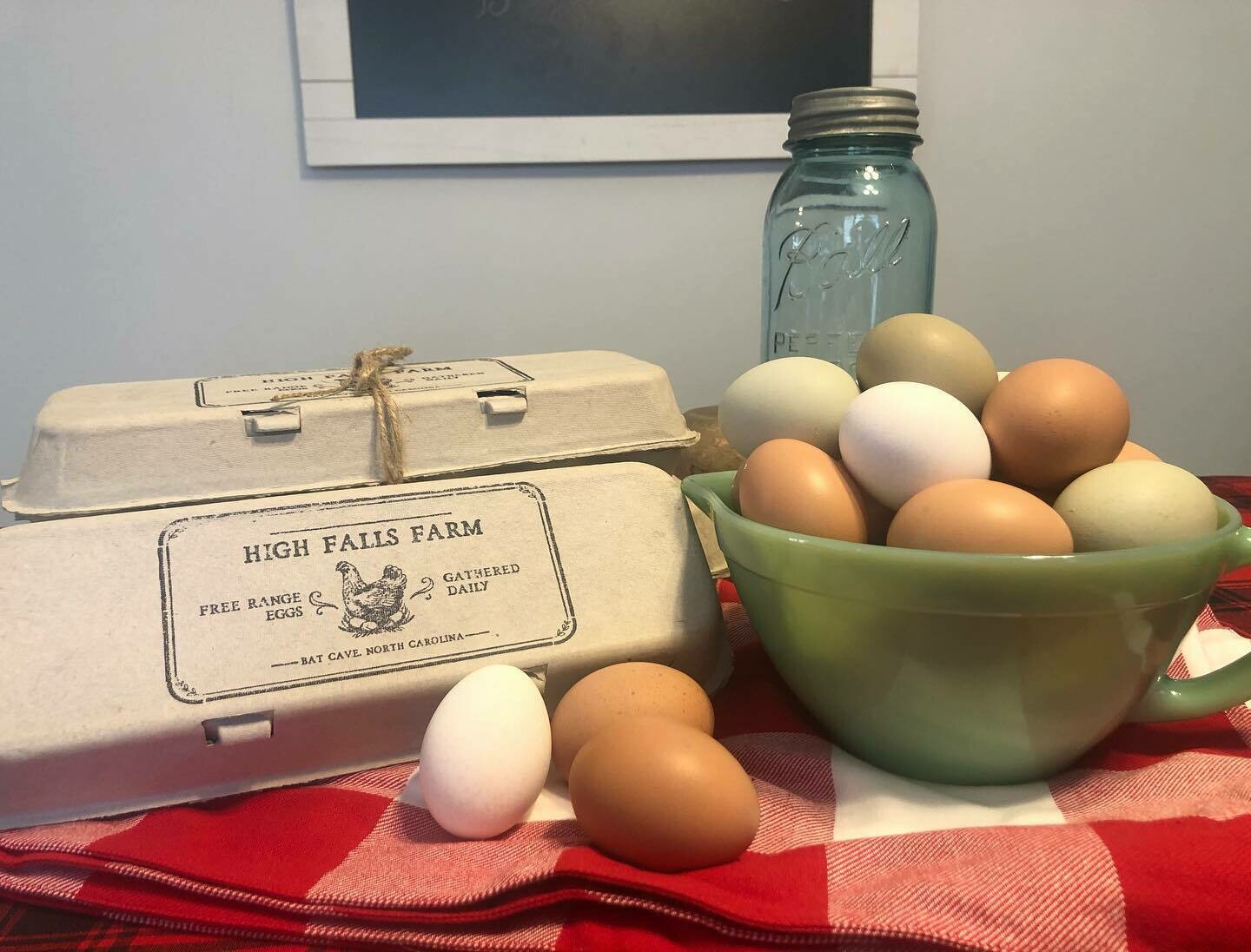 Farm Fresh Free-Range Eggs - Dozen Farm Fresh Free-Range Eggs - Dozen