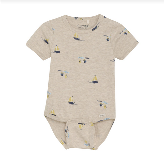 Minymo BBoy Light Beige Sailboats S/S Body 503
