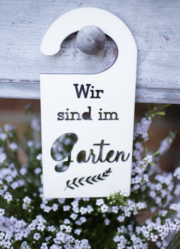 &quot;Wir sind im Garten&quot; - Türschild/-anhänger