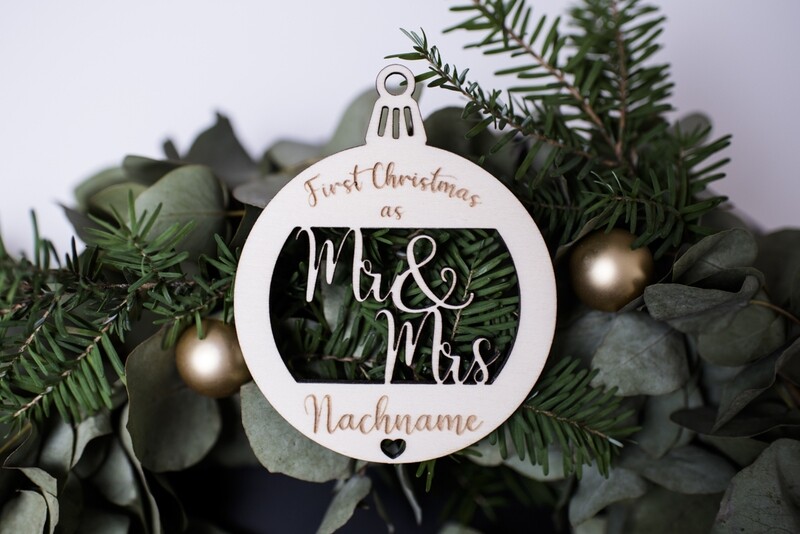 ★Weihnachtskugel Mr &amp; Mrs mit Wunschname (personalisiert) aus Holz★