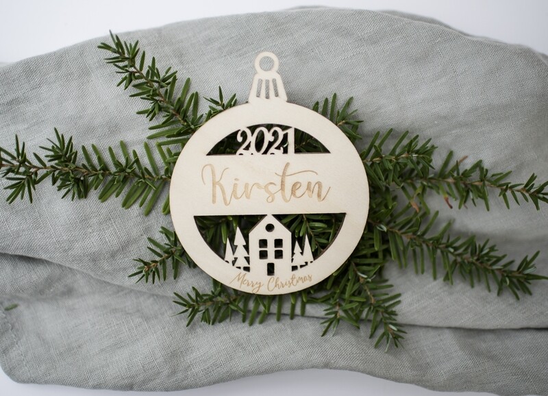 ★Weihnachtskugel &quot;Haus&quot; mit Wunschname (personalisiert) aus Holz★