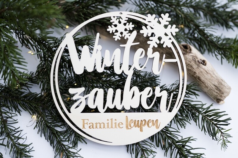 Winterzauber Schild mit Personalisierung aus Holz - Weihnachtsdeko für die Tür oder Wand