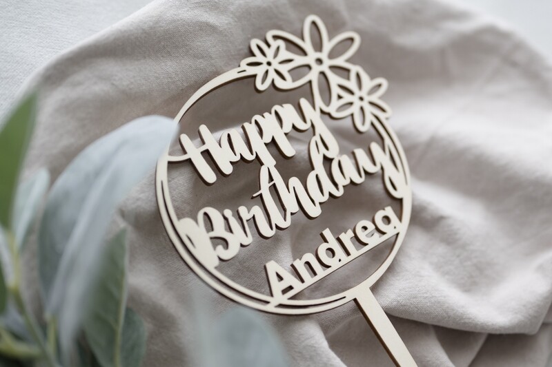 Happy Birthday Caketopper mit Wunschname und Blumen