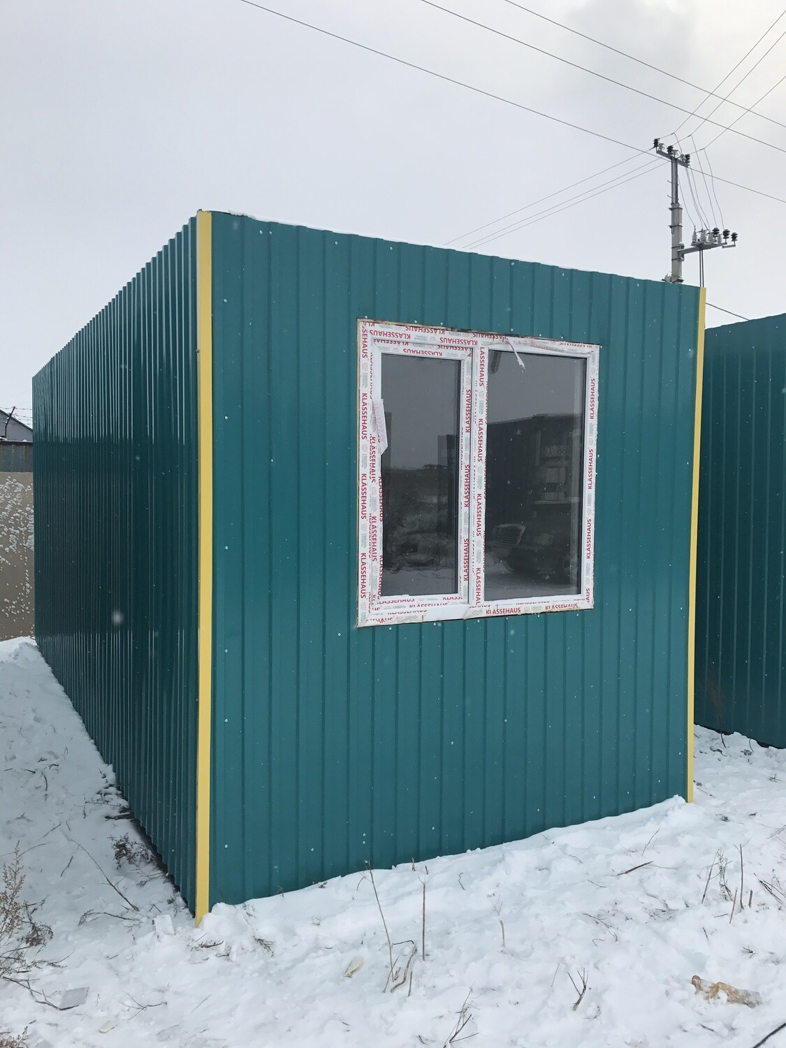 Жилое мобильное помещение изготовлено на базе 20 футового контейнера 
(20 футовый жилой контейнер не поделен на комнаты)