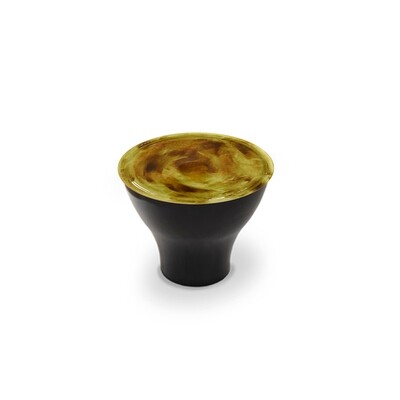 MÖBEL FISCHER – Breda Beistelltisch, schwarz glänzend, Platte olive, 64cm MÖBEL FISCHER – Breda Beistelltisch, schwarz glänzend, Platte olive, 64cm