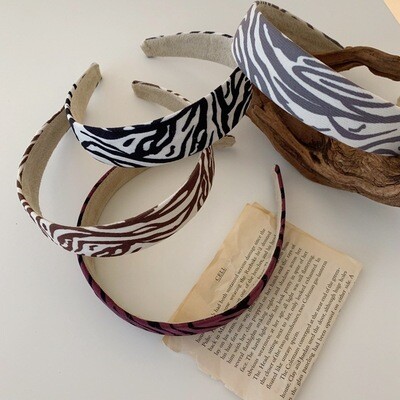 Ribbed cotton headband in zebra stripes Ribbed cotton headband in zebra stripes