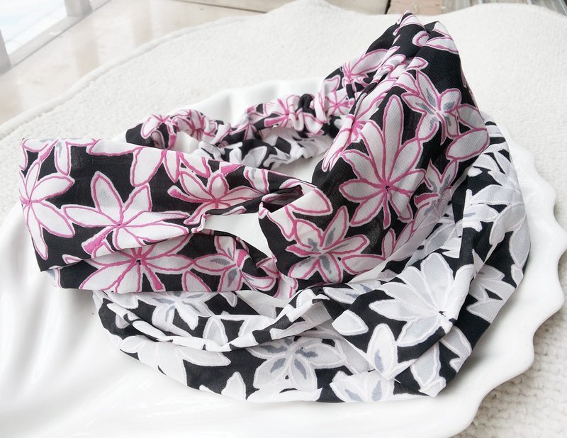 Twist front large flowers elastic headband Twist front large flowers elastic headband