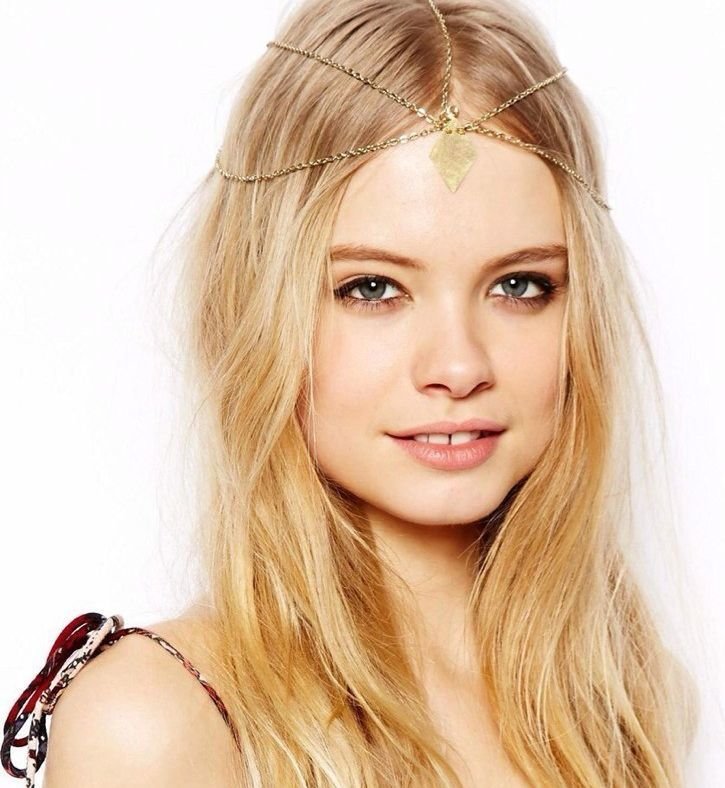 Dangling-diamond petal golden head chain Dangling-diamond petal golden head chain