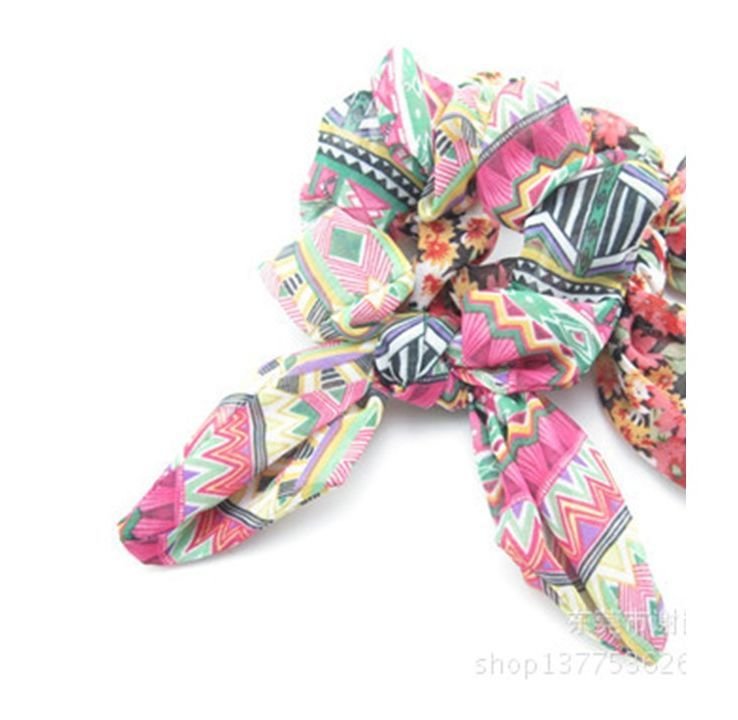 Bohemian style Fuchsia coloured scrunchy with bow Bohemian style Fuchsia coloured scrunchy with bow