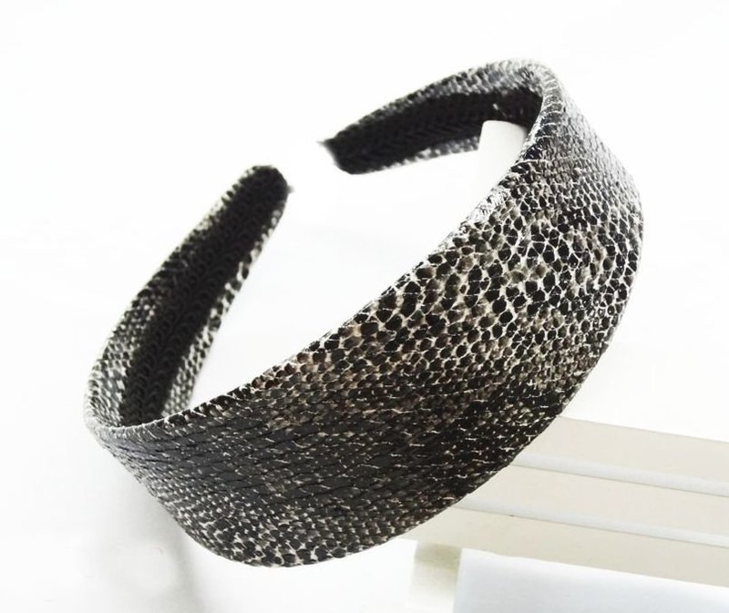 Snake skin design wide headband Snake skin design wide headband