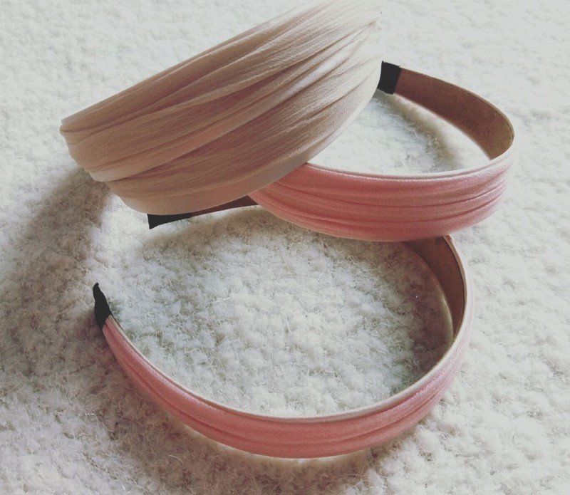 2.8cm wide satin & crinkle chiffon layered headband 2.8cm wide satin & crinkle chiffon layered headband