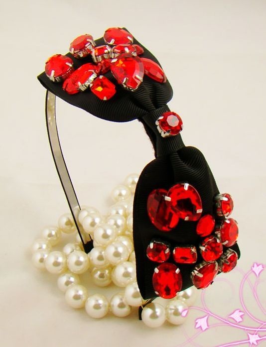 Stunning red gems black bow-tie headband Stunning red gems black bow-tie headband