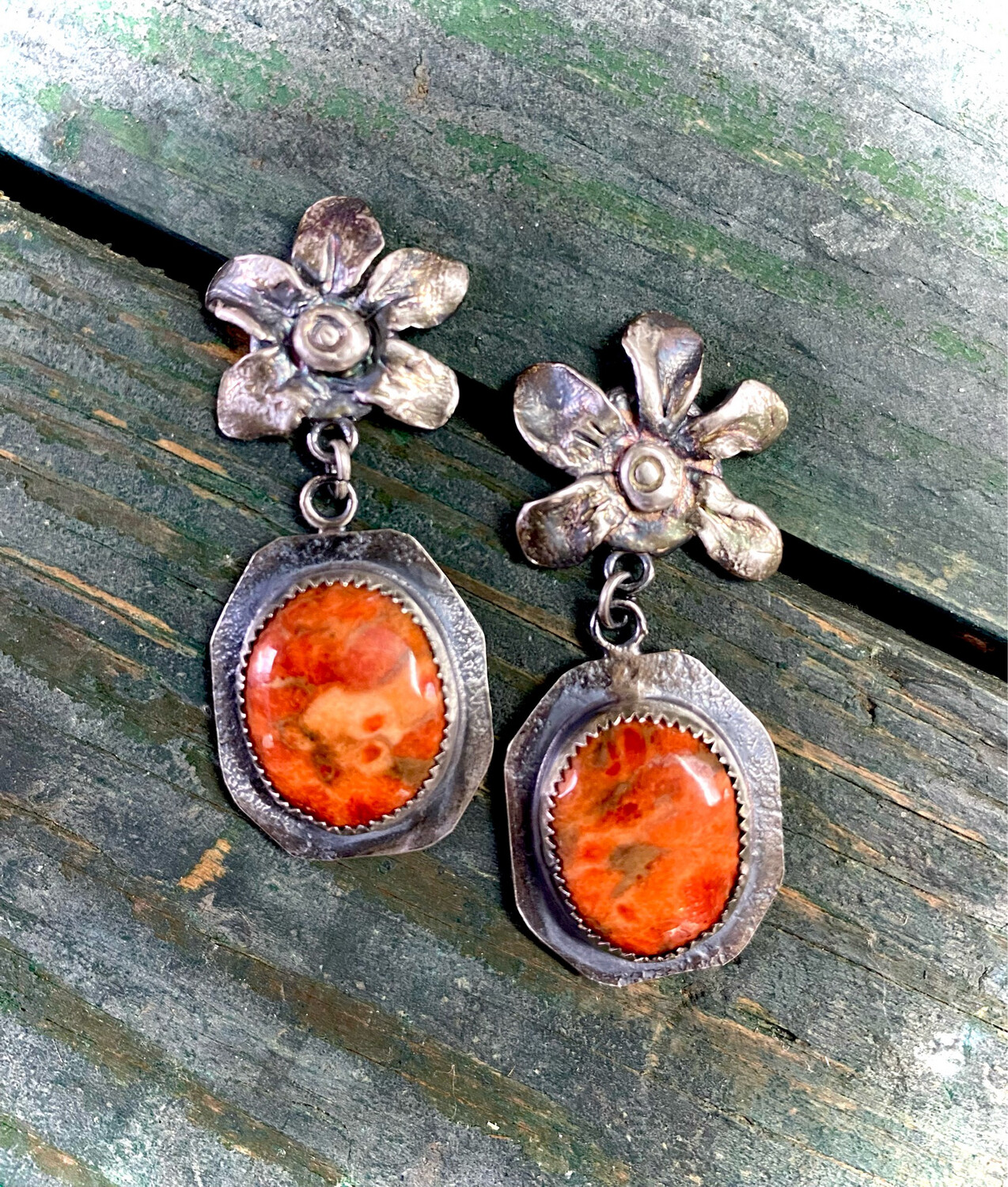 Flower+ Spiny Oyster Statement                       Post Earrings