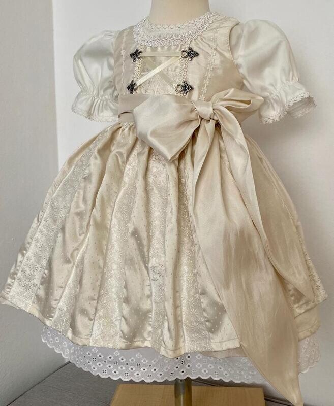 Taufdirndl "Ebony Silk"