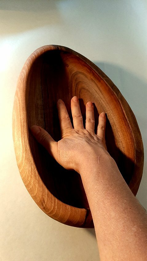 Cuenco de madera ovalado de nogal español