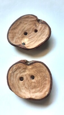 Dos botones de madera de almendro