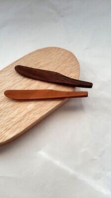 Cuchillo de madera de nogal o cerezo