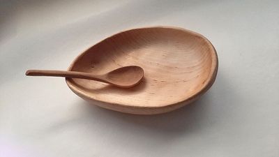 Plato hondo de madera de abedul