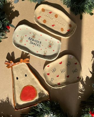 Santa&#39;s Ceramic Snack Plates- Sunday 30th November, 2-4pm