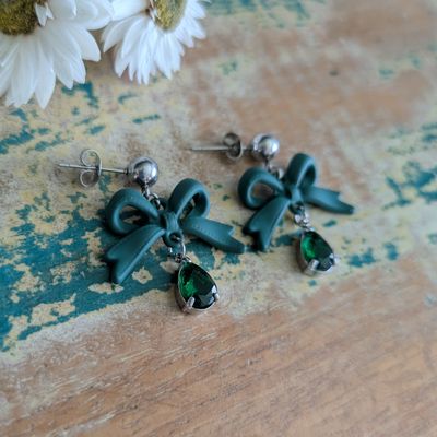 FOREST GREEN BOW &amp; BLING | Stud top earrings