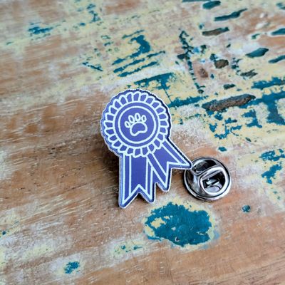 WINNING DOG HAT PIN / LAPEL PIN / BROOCH