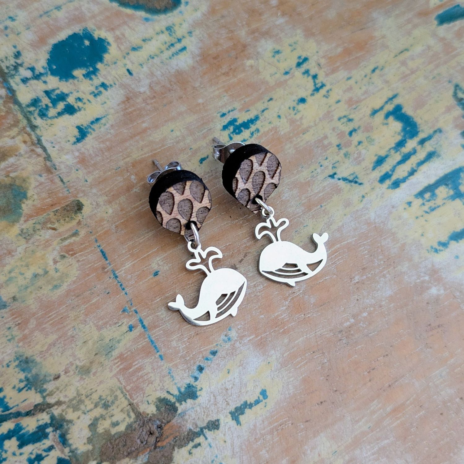 WHALE | Stud top earrings