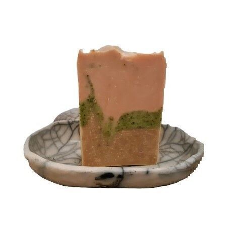 Savon Rose Fleurage Sur Porte-Savon