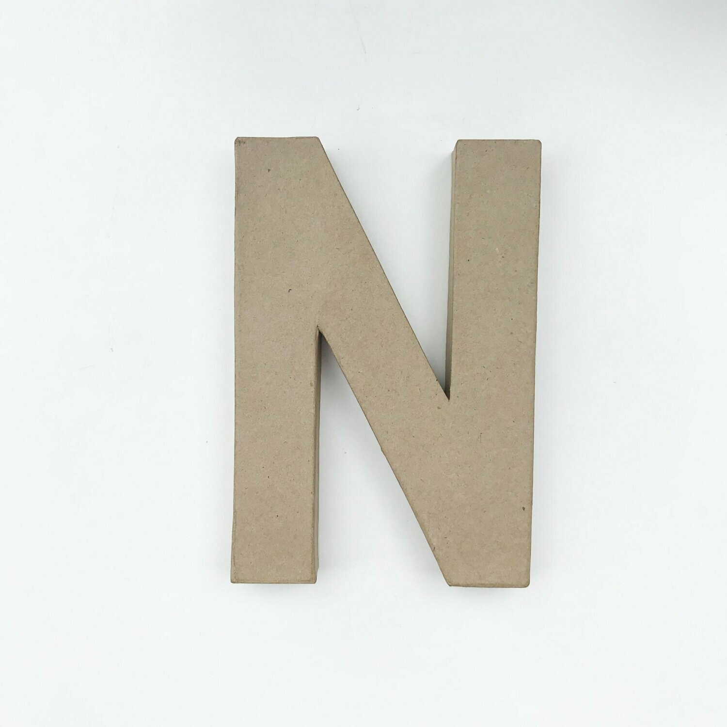 N Letra papel maché