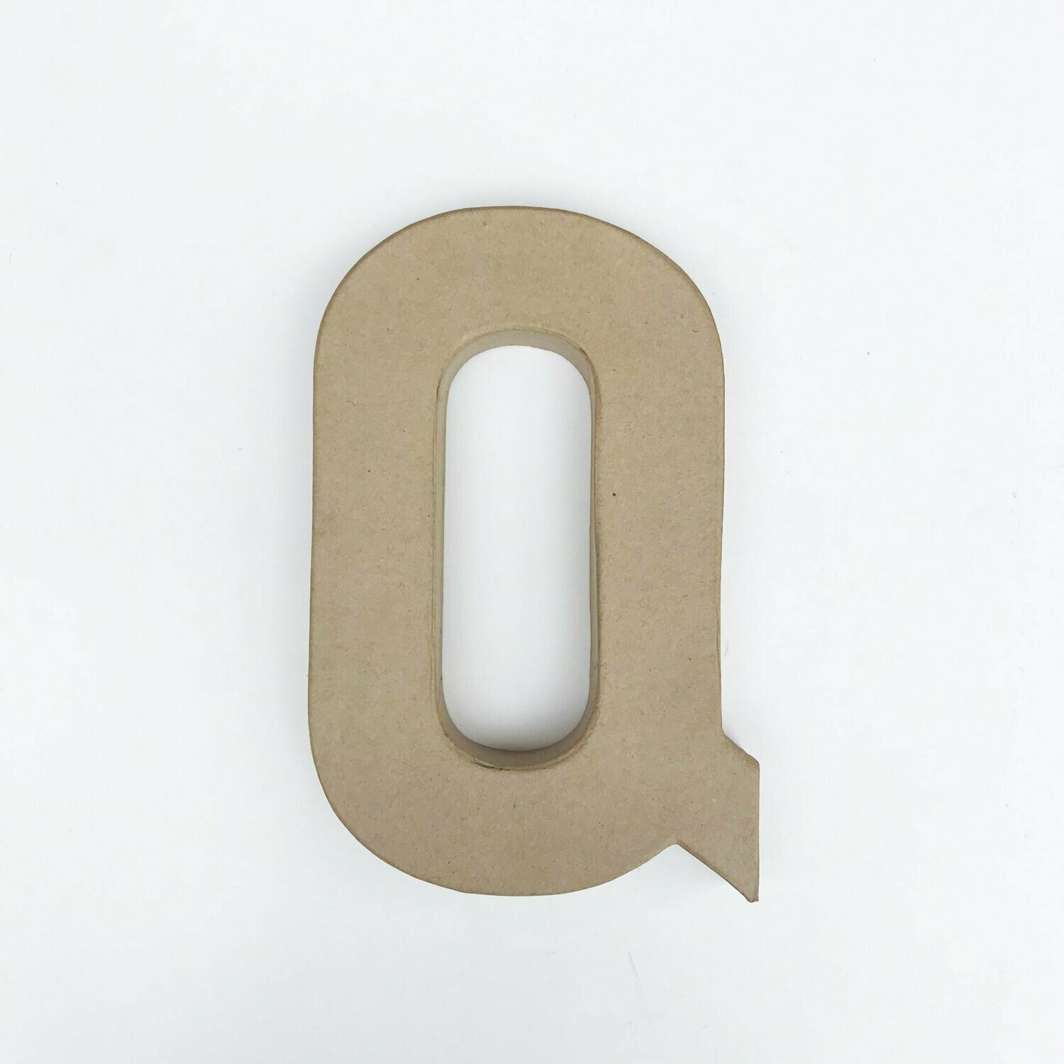 Q Letra papel maché