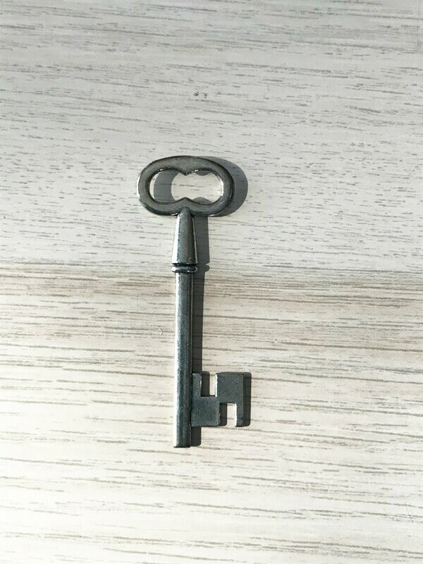 3 llave metal