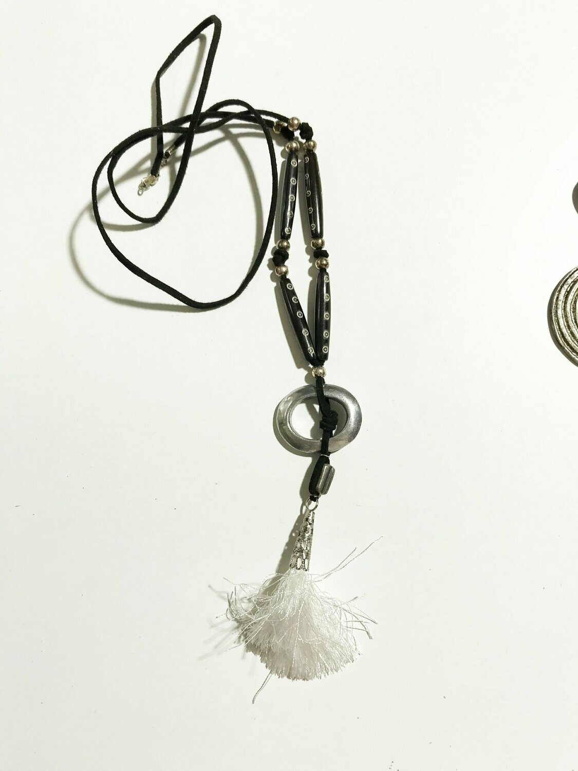 Collar blanco-negro