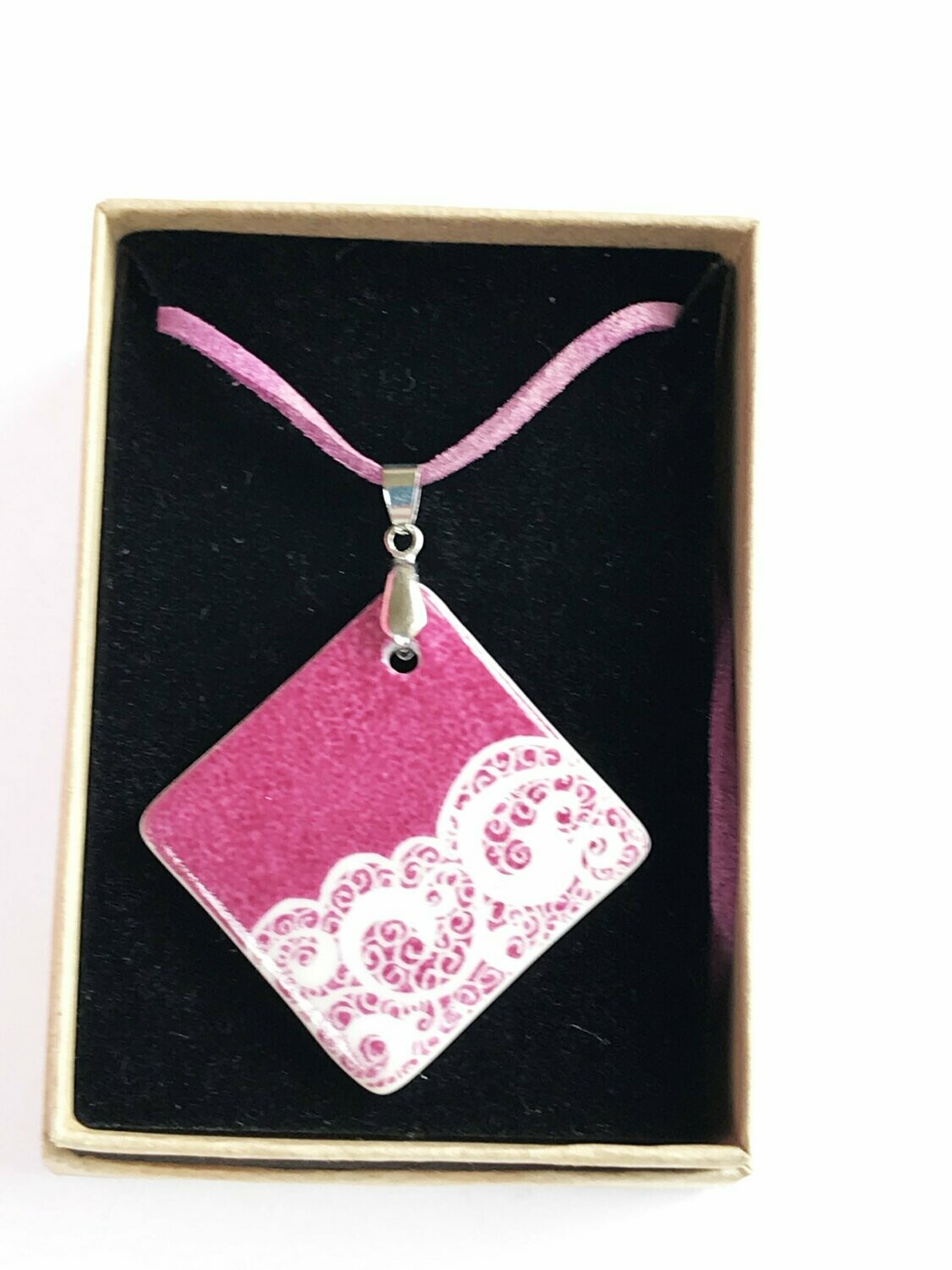 Colgante de porcelana
