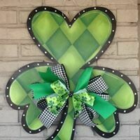 St Pat’s Shamrock w/ Bow Door Hanger