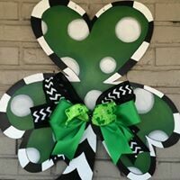 St Pat’s Shamrock w/ Bow Door Hanger