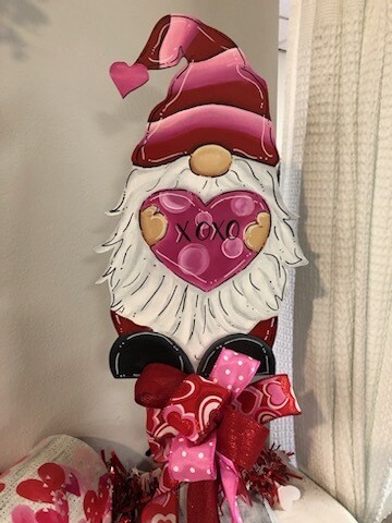 Valentine&#39;s Day Gnome Heart Table Topper
