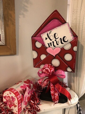 Valentine’s Be Mine Envelope Table Topper